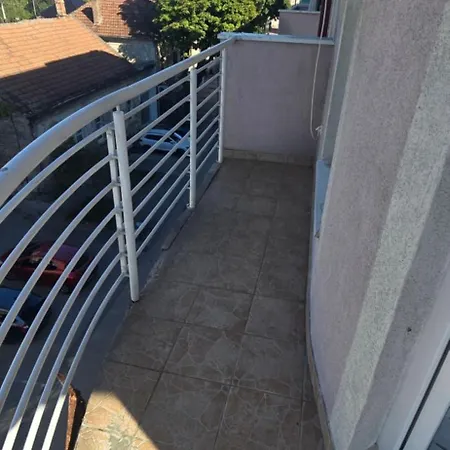 شقة Stan Na Dan Kraljica